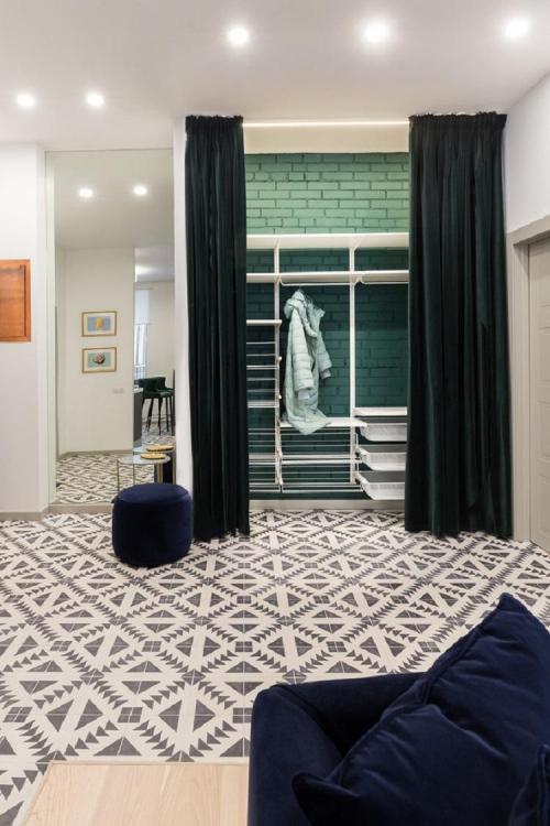 Какие готовые решения для гардеробной помогут сэкономить пространство. Где разместить?