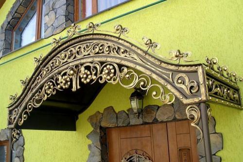 Крыльцо с навесом своими руками. Материалы для козырька