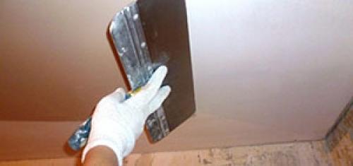 Как шпаклевать потолок бетонный. Технология шпаклевки потолка