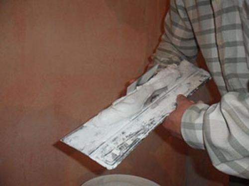 Как шпаклевать потолок бетонный. Технология шпаклевки потолка