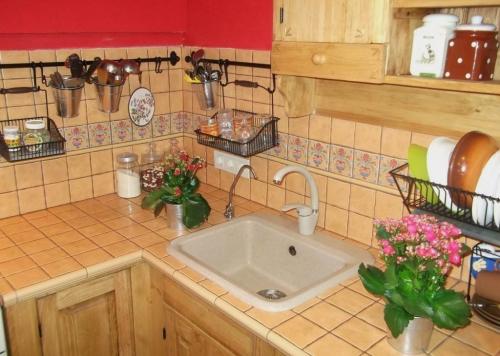 Фартук из плитки на столешницу. Эстетика и практичность: столешницы из плитки для кухни