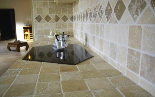 Фартук из плитки на столешницу. Эстетика и практичность: столешницы из плитки для кухни