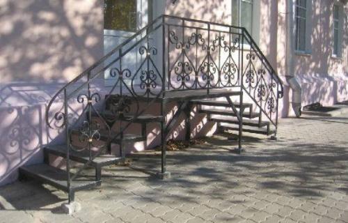 Металлические лестницы для крыльца своими руками. Инструкция, как сварить крыльцо из металла 02 Металлические лестницы для крыльца своими руками. Инструкция, как сварить крыльцо из металла 02