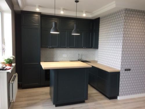 Дизайн кухни с зелеными обоями. Обои для зеленой кухни в интерьере— фото 25