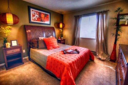 Перестановка в комнате. Обустройте спальню