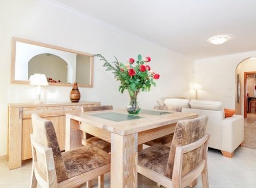 Как расставить мебель в узком зале. Как расставить мебель в прямоугольной гостиной?