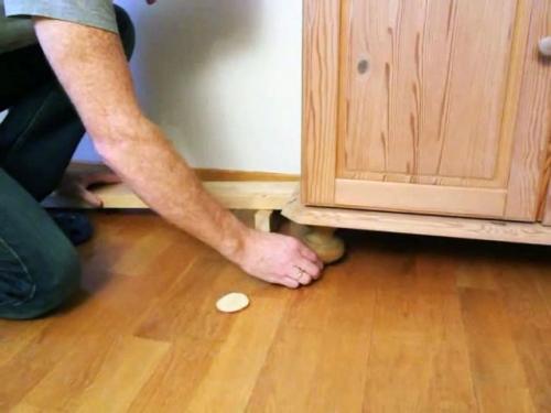 Как легко в одиночку передвинуть тяжелую мебель. Хитрость: как передвинуть тяжелую мебель с помощью картофеля