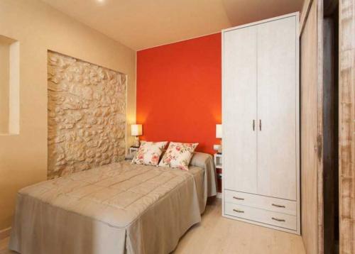 Расстановка мебели в спальне 3 н.  Дизайн маленькой спальни: 10 правил и 117 реальных примеров