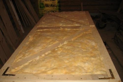 Как утеплить входную железную дверь: 5 проверенных способов для надежной теплоизоляции железной двери квартиры или загородного дома 31 Как утеплить входную железную дверь: 5 проверенных способов для надежной теплоизоляции железной двери квартиры или загородного дома 31