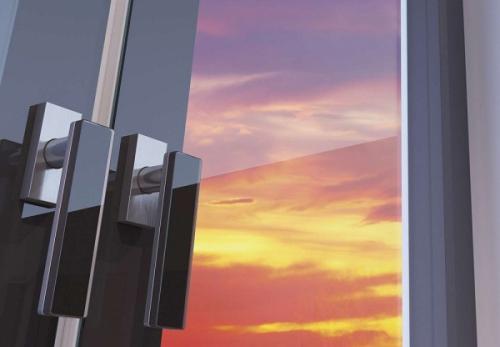 Окна в стиле Hi-Tech: как современность преображает интерьер 06 Окна в стиле Hi-Tech: как современность преображает интерьер 06