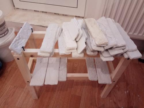 Как сделать декоративную кирпичную стену своими.. Декоративный кирпич из гипса своими руками (венецианский кирпич)