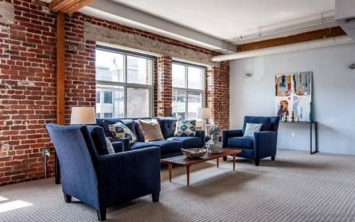 Как красиво покрасить кирпичную стену. Как покрасить кирпичную стену