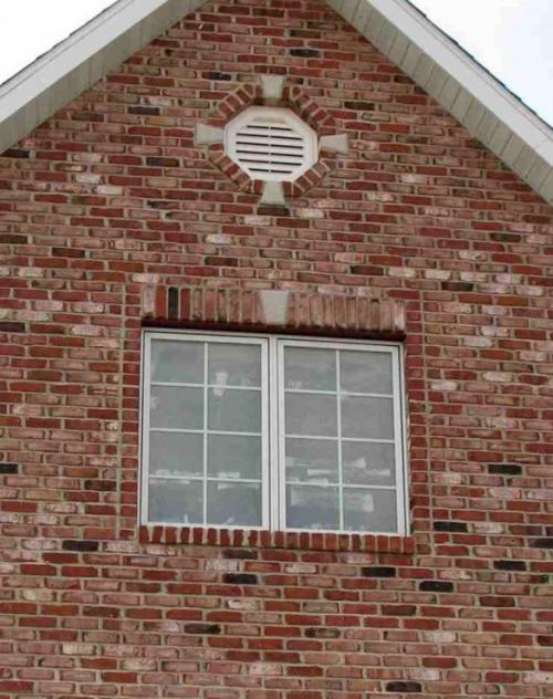 Чем закрыть кирпичную стену. Облицовка каменного дома кирпичом