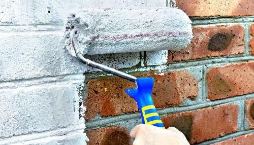 В какой цвет покрасить кирпичную стену. Покраска кирпичной стены своими руками