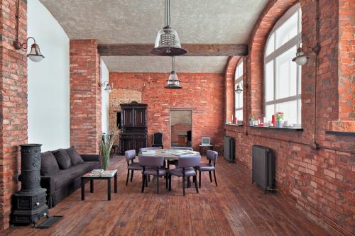 Как красиво покрасить кирпичную стену. Как покрасить кирпичную стену