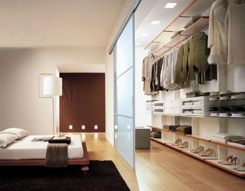 Как обустроить гардеробную в спальне. Преимущества и недостатки