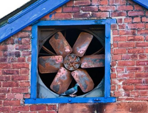 Вентиляция ванны через стену. Естественная вентиляция