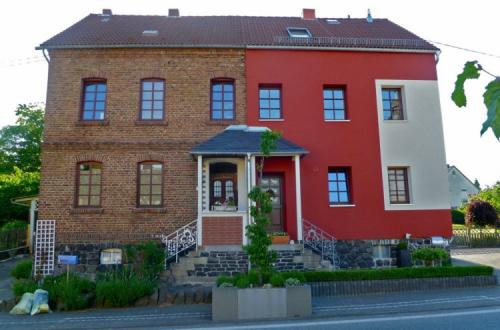 Как покрасить кирпичную стену. Краска для кирпича для наружных работ