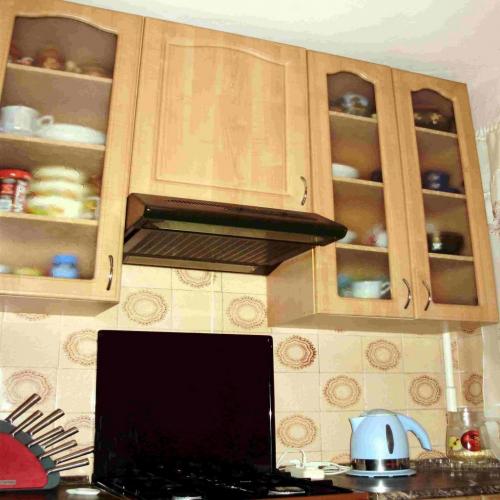 Как установить вытяжку на кухне в хрущевке. «Опасности» вытяжки.