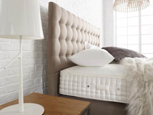 Кровать с мягким изголовьем в интерьере спальни. Кровать с мягким изголовьем – 140 фото самых интересных дизайнерских моделей 2022 года