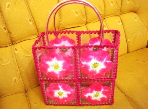 Летняя сумка из пластиковых бутылок. Сумки из пластиковых бутылок: как связать своими руками? 01