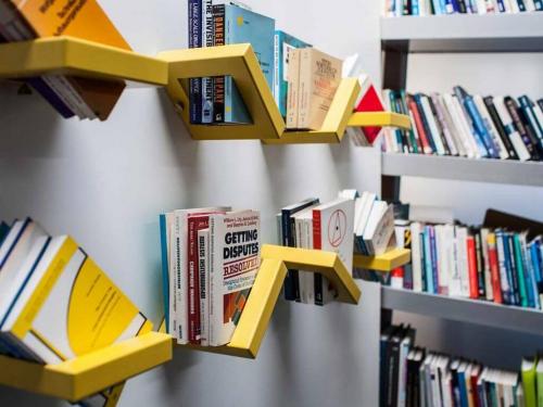 Оригинальные настенные полки — 50 фото идей