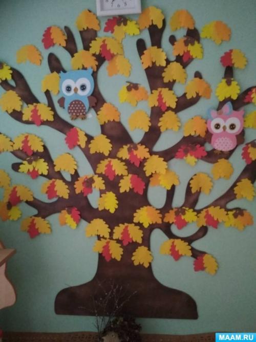 Дерево на стене в детском саду. Оформление помещения «Сезонное дерево»