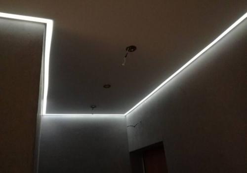 Натяжные потолки с подсветкой. В каком стиле интерьера применяют подсветку потолка 12 Натяжные потолки с подсветкой. В каком стиле интерьера применяют подсветку потолка 12