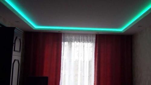 Натяжные потолки с подсветкой. В каком стиле интерьера применяют подсветку потолка 13 Натяжные потолки с подсветкой. В каком стиле интерьера применяют подсветку потолка 13