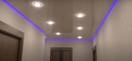 Натяжные потолки с подсветкой. В каком стиле интерьера применяют подсветку потолка 08 Натяжные потолки с подсветкой. В каком стиле интерьера применяют подсветку потолка 08