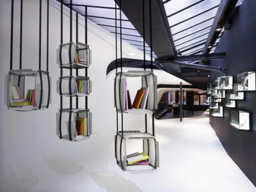 Настенные полки в интерьере гостинной. Настенные полки в интерьере гостиной — фото примеров