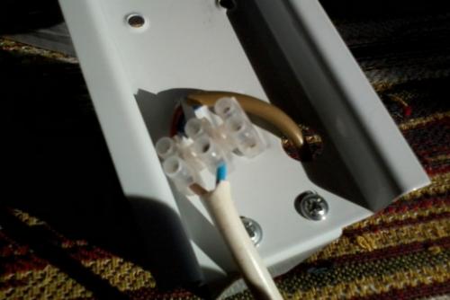 Как повесить светильник-бра на стену. Как повесить светильник на стену