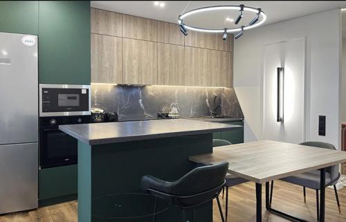 Создание уютной бело-зеленой кухни в 10 квадратных метрах с лоджией 05 Создание уютной бело-зеленой кухни в 10 квадратных метрах с лоджией 05