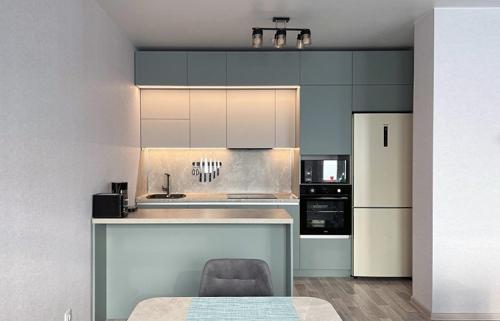 Создание уютного интерьера: зеленая и белая кухня 03