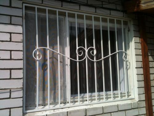 Виды оконных решеток. Подходящие дачные решётки