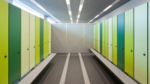 Шкафчики для раздевалок деревянные. Секционные шкафы и шкафчики для рабочих раздевалок