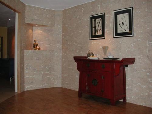 Пробка на стене в интерьере. Отделочные работы