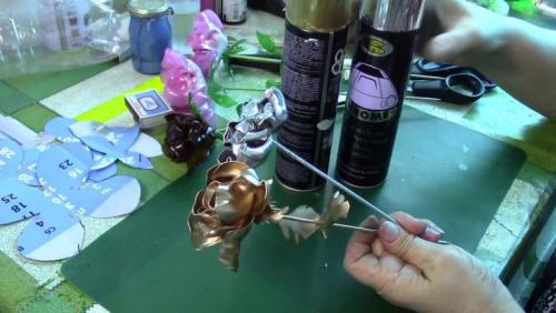 Красивые цветы из пластиковых бутылок. Цветы из пластиковых бутылок: делаем для дачи, сада и огорода по инструкции для начинающих, фото обзор лучших идей