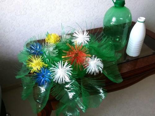 Красивые цветы из пластиковых бутылок. Цветы из пластиковых бутылок: делаем для дачи, сада и огорода по инструкции для начинающих, фото обзор лучших идей