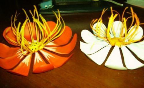 Объемные цветы из пластиковых бутылок. Как сделать цветы из пластиковых бутылок? 4 мастер-класса с фото