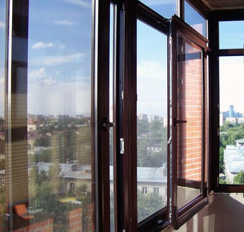 Что лучше алюминиевые или пластиковые окна для балкона. Какие балконы лучше — пластиковые или алюминиевые