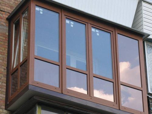 Сравнение ПВХ и обычных столярных окон. Какими свойствами обладают деревянные окна 11