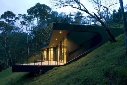 Проекты домов с цокольным этажом на склоне. Дом на склоне — идеи создания стильного дизайна современного дома 04