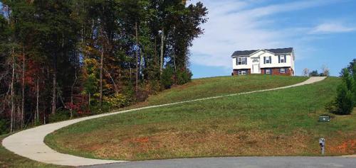 Проекты домов на крутом склоне. Выбор проекта для строительства на склоне