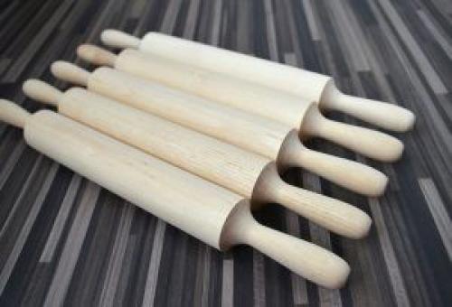 Как передвинуть шкаф без ножек. Как можно передвинуть мебель по линолеуму? Народные методы