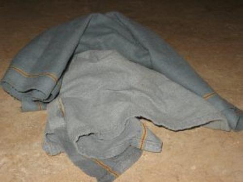 Как передвинуть шкаф без ножек. Как можно передвинуть мебель по линолеуму? Народные методы