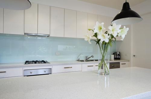 Выбор идеального цвета фартука для вашей кухни 18