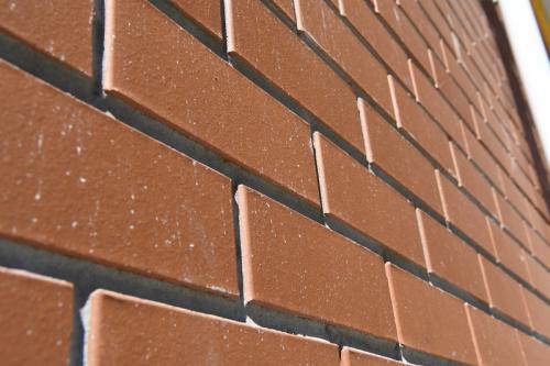 Какой материал более экономичен в использовании для строительства дома. Материалы для строительства: дома плюсы и минусы