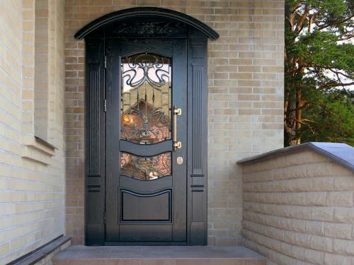 Утепление уличной железной двери: простой способ сохранить тепло в вашем доме 03