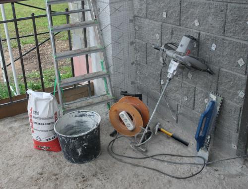 Какие инструменты и материалы необходимы для шпаклевки потолка из гипсокартона. Какие инструменты и материалы необходимы